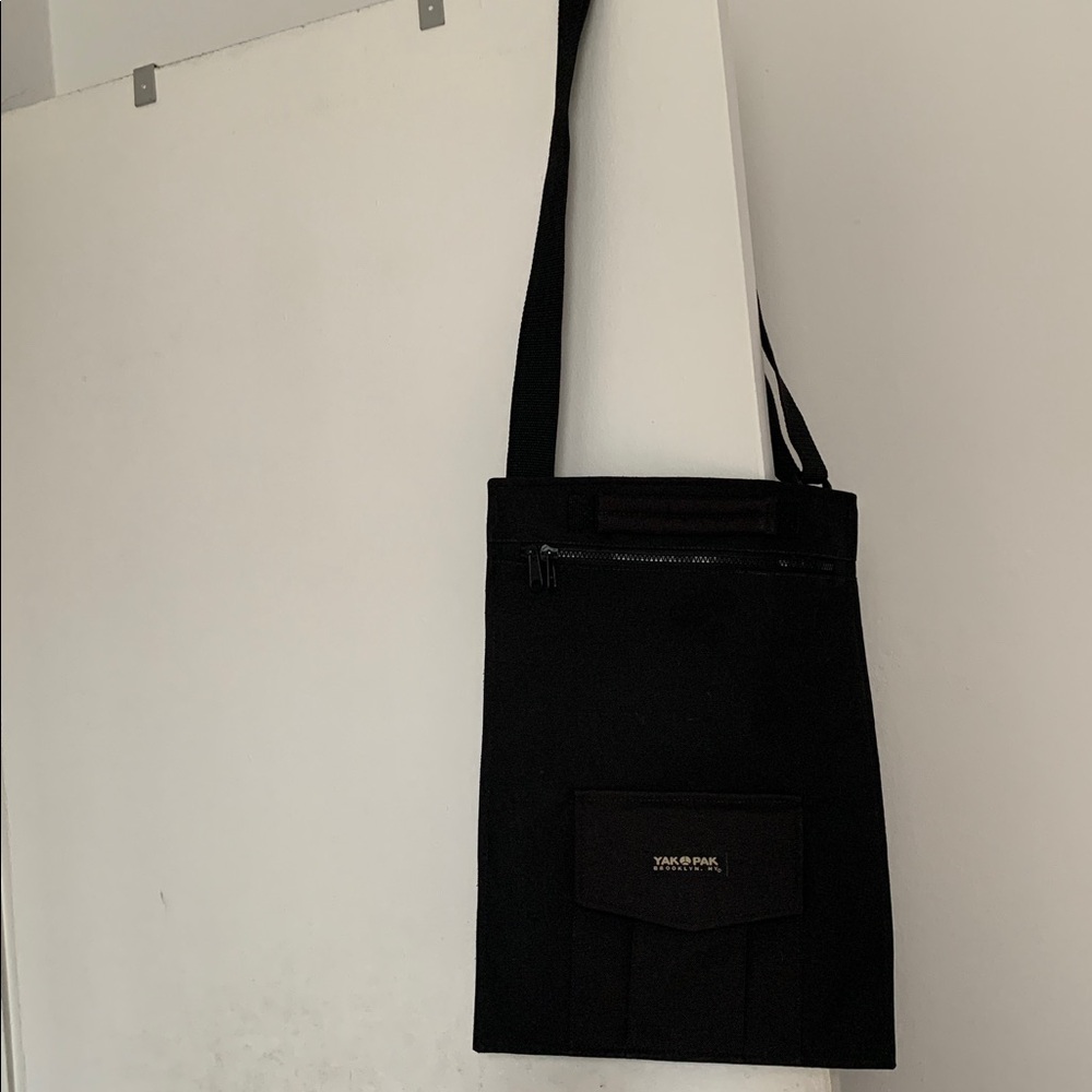YAK PAK Brooklyn NY Black Slim Crossbody Bag - Picture 3 of 7